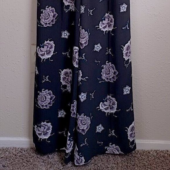 💃Beautiful Black Floral Jumpsuit with Halter Neckline - Picture 5 of 5